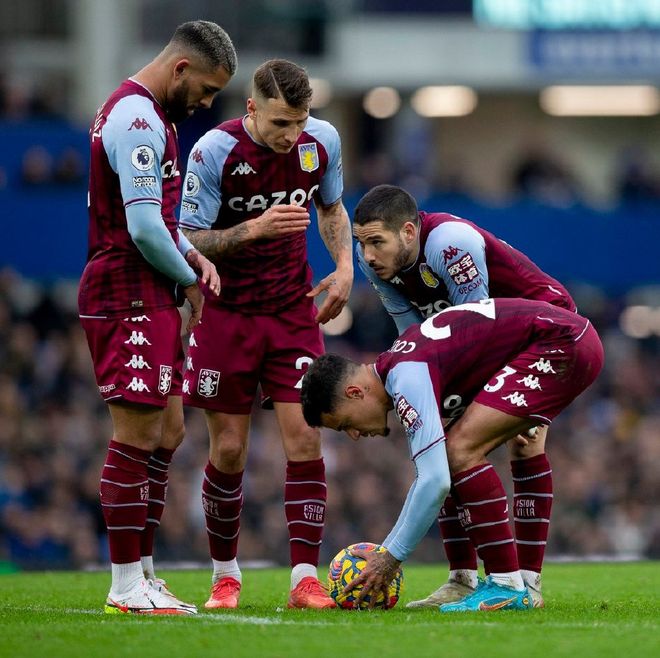 包含今晚英超传出新动向，巴塞罗那状态回暖，高层表态：令人意外，临场指挥获称赞的词条