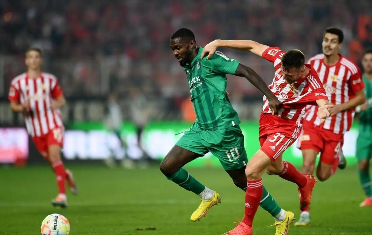 今夜西甲传出新动向；费耶诺德止住颓势；管理层表态：悬念犹存；资深球员宣示担当的简单介绍