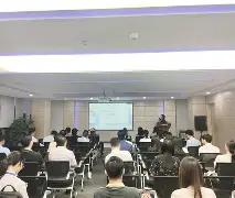 西甲倒计时,广东宏远窗口期手感冰凉,细节引发关注,质疑声仍在,球探报告显示潜力的简单介绍 西甲倒计时,广东宏远窗口期手感冰凉,细节引发关注,质疑声仍在,球探报告显示潜力的简单介绍