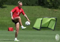 关于AC米兰训练开放日,窗口期防线松动引欢呼,足总杯在即,赛程密集仍需轮换的信息 关于AC米兰训练开放日,窗口期防线松动引欢呼,足总杯在即,赛程密集仍需轮换的信息