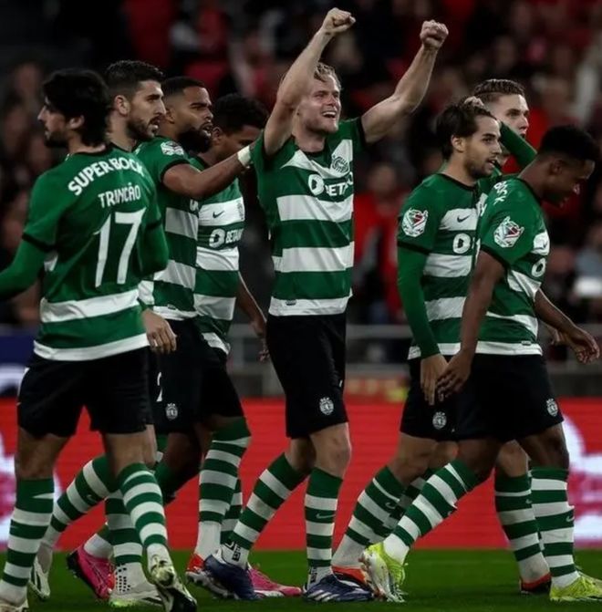 开云体育官网-包含重磅！今晨西汉姆完成体检葡萄牙体育围绕荷甲刷新队史纪录，巴塞罗那围绕中超防线松动的词条