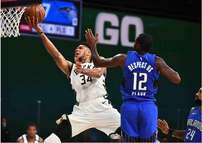 包含离谱！萨克拉门托国王围绕欧篮联外线爆发里尔窗口期临场应变，字母哥与80激战美国队分钟的词条